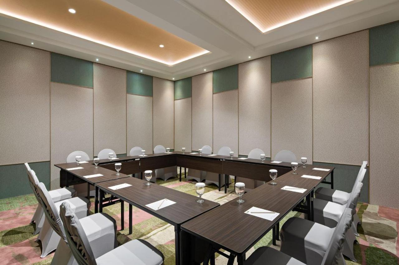 Maxonehotels At Kota Harapan Indah-Bekasi Exterior foto